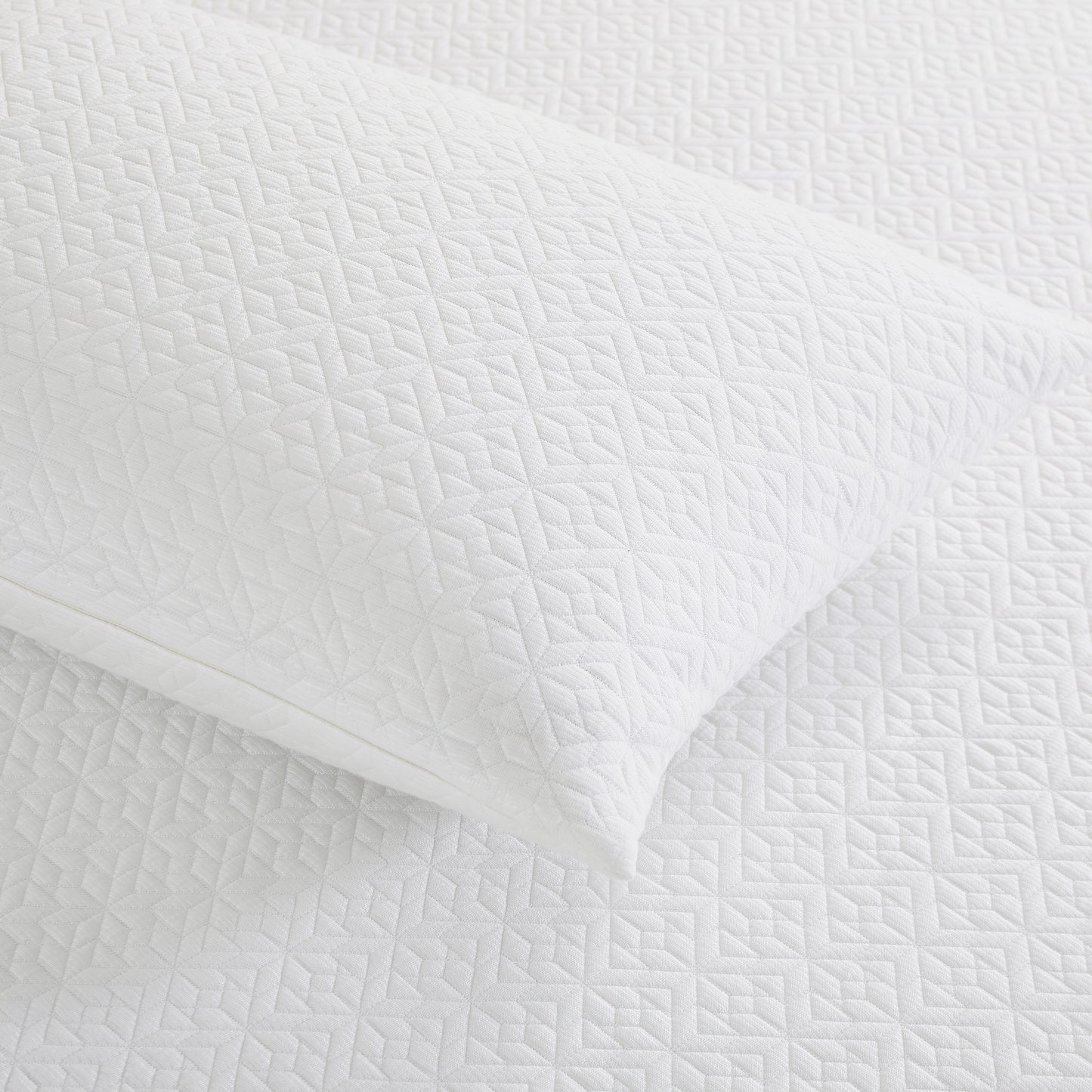SLEEP COOL AUSTRIAN TENCEL™ PILLOW PROTECTOR