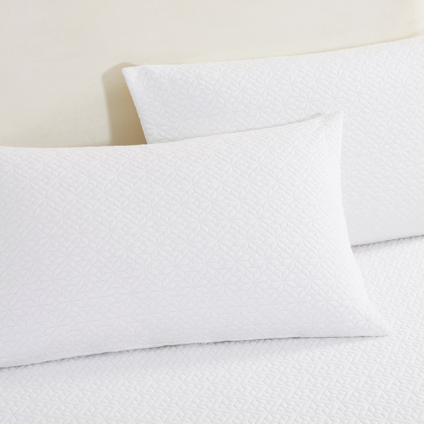 SLEEP COOL AUSTRIAN TENCEL™ PILLOW PROTECTOR